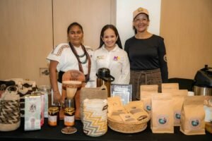 Gobernadora Margarita Guerra conectó a productores de café de la Sierra Nevada con el sector turístico del Magdalena.